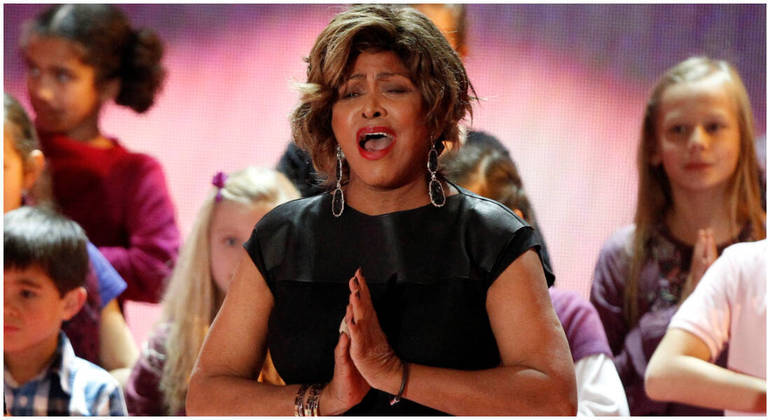 Tina Turner se apresenta durante uma maratona beneficente em Berlim, na Alemanha