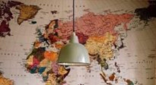 tinta para madeira - mesa de jantar de madeira roxa