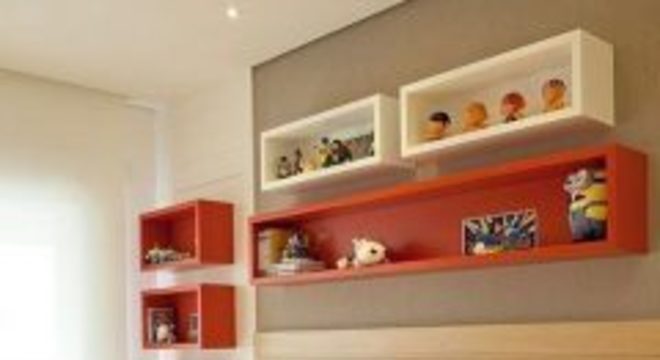 tinta para madeira - quarto infantil com nichos aranjas e brancos