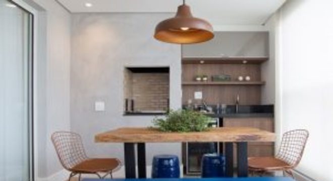 tinta para madeira - sala de jantar com bancada azul