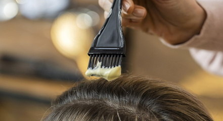 Sogra gerou 'climão' ao tingir cabelo da neta
