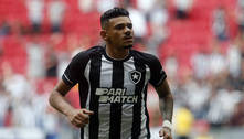 Suspenso, Tiquinho Soares vira desfalque importante no Botafogo