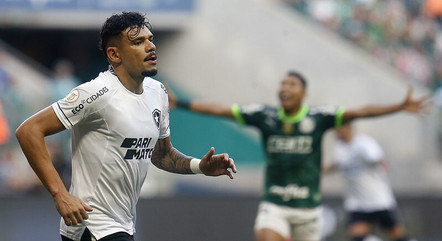 Tiquinho comemora gol contra o Palmeiras