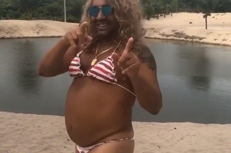 Tiririca usa biquíni para "enganar" seguidores
