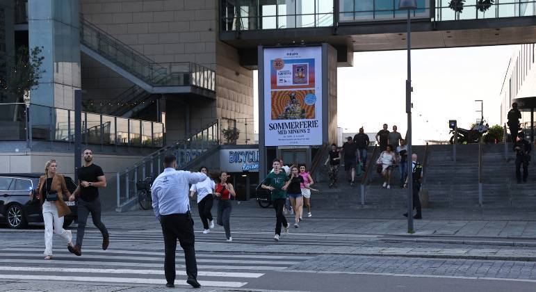 Um suspeito foi detido após disparos em um shopping em Copenhague