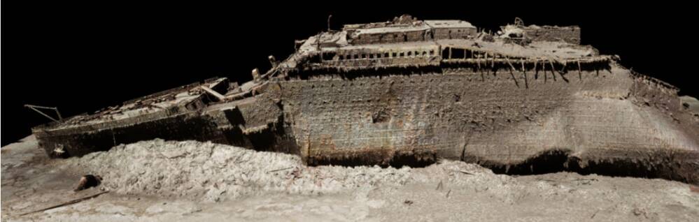 O navio repousa no fundo do mar em duas partes&nbsp;