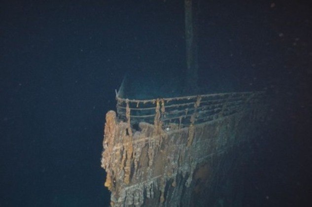 A
busca de Cameron por realismo o fez estudar o Titanic real nos mínimos detalhes.
Ele próprio foi dezenas de vezes até o local em que o navio está para colher
informações e analisar a embarcação em seus mínimos detalhes. Com o uso de drones,
foi possível entrar no Titanic, navegar por várias áreas do navio e conhecer tudo o que está nele sob diversos ângulos