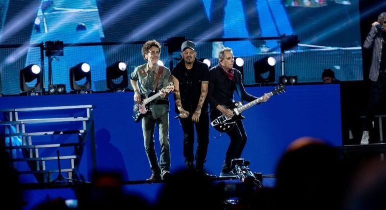 Nando Reis, Sérgio Britto e o guitarrista Tony Bellotto no show do Titãs no estádio do Palmeiras