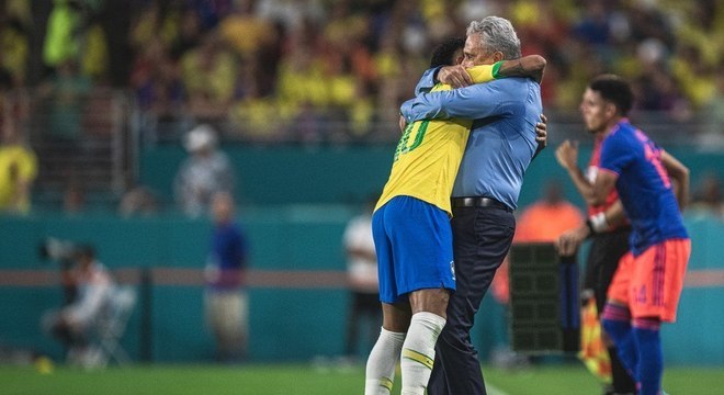 O substituto ideal de Neymar se apresenta. E vai jogar contra Camarões  também. Com o Brasil classificado, Tite poupará titulares - Prisma - R7  Cosme Rímoli