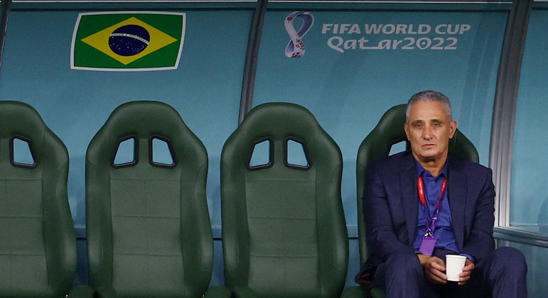 Tite começa a entender os reflexos do fracasso em duas Copas com o Brasil. Nada de Itália