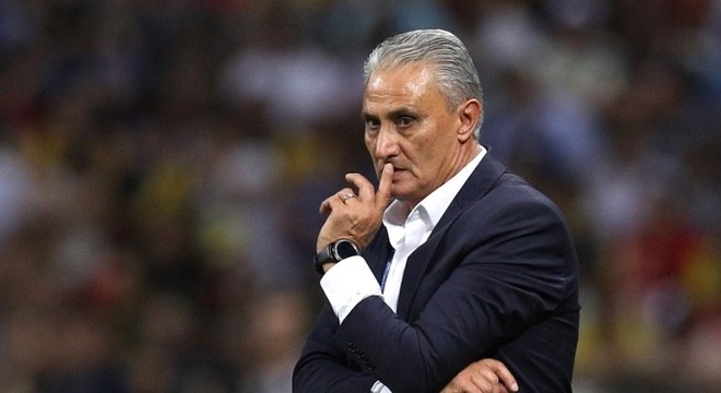 Tite fracassou com, e por causa, de Neymar. Também precisa mudar