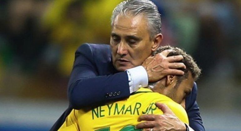 Tite, que já disse que Neymar não era 'exemplo' para seu filho, não critica simulações na seleção