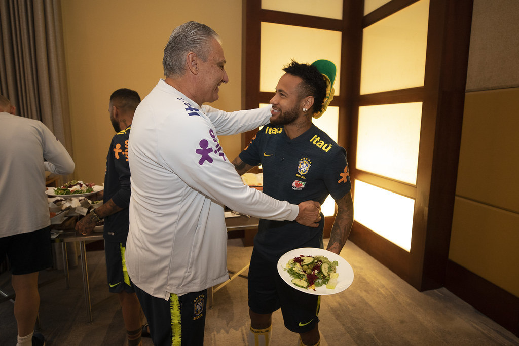 Tite será celebrado ou muito cobrado pelos privilégios a Neymar. Dependerá do resultado no Catar