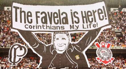 Torcida do Corinthians pede retorno de Tite