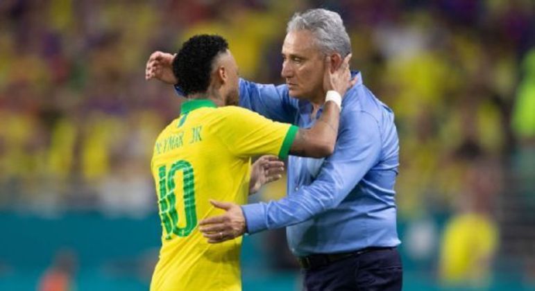 Tite e Neymar. O apoio do principal jogador da seleção é fundamental para chance de continuidade