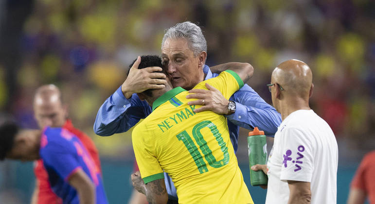 Tite e Neymar têm uma parceria de mão dupla. Um ajudou o outro nesses seis anos