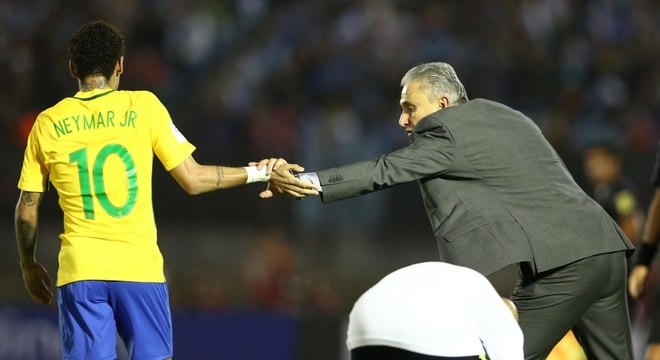 Ter dado todos os privilégios a Neymar não levou Tite a nada. Nem a Seleção