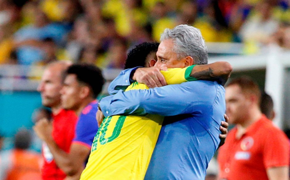 Tite tem uma postura exageradamente permissiva com Neymar. Acredita que valerá a conquista da Copa
