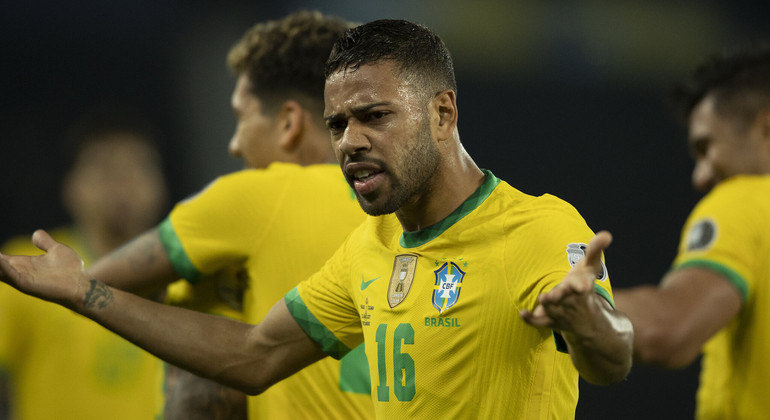 Renan Lodi não foi convocado para rodada das Eliminatórias por não ter se vacinado