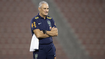 Técnico Tite tem cordão roubado durante caminhada no Rio