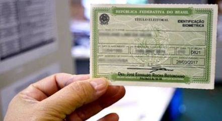 Eleitor precisar estar com o título regularizado
