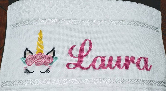 toalha bordada com nome em ponto cruz