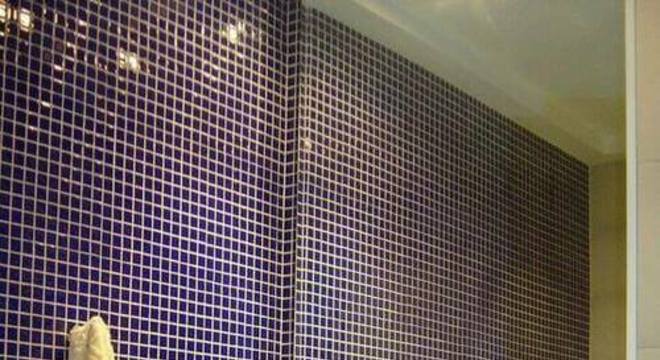 toalha de lavabo - lavabo com pastilha azul 