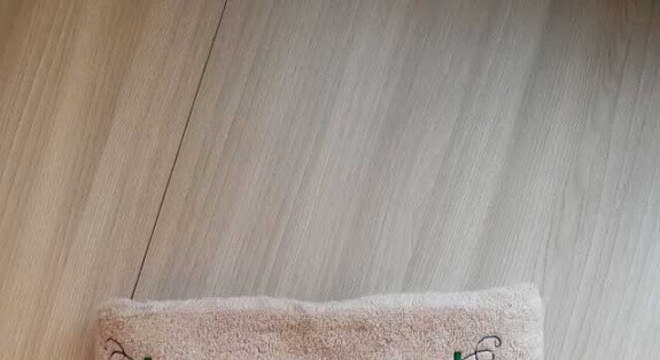 toalha de rosto bordada com estampa de natal