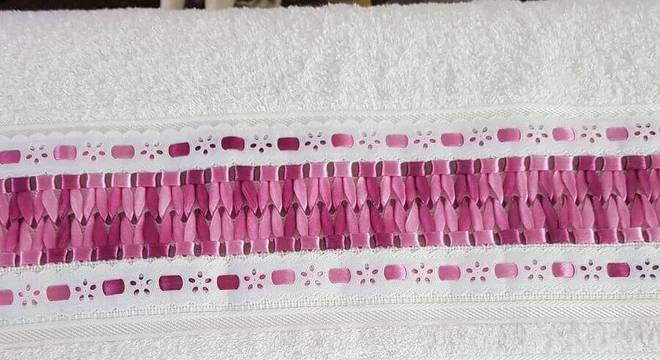 toalhas bordadas com fitas