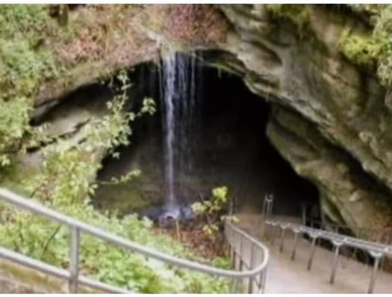 Toca da Boa Vista (Brasil) - Maior caverna brasileira, localizada em Campo Formoso, Bahia. É também a maior do hemisfério sul, com 100 km de extensão. É uma gruta seca, com temperatura de 30ºC, depósitos de fósseis e galerias com sedimentos espessos. 