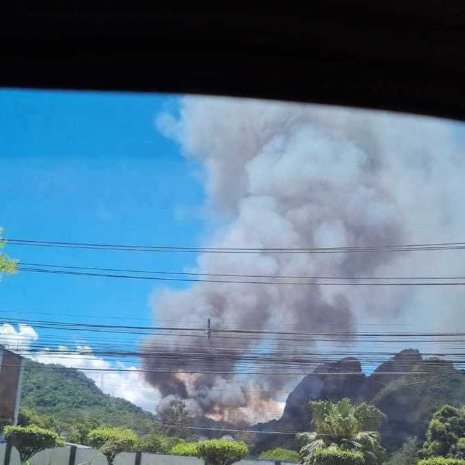 Imagem de incêndio em cidade cenográfica da Globo nesta sexta-feira (18)