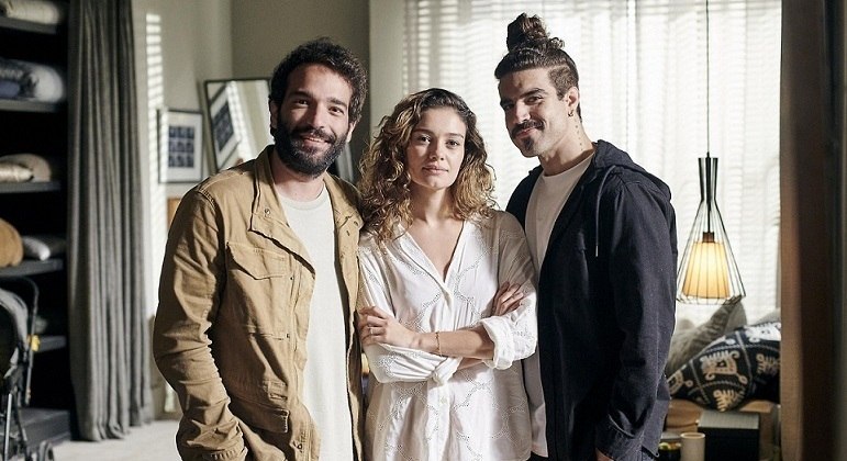 Humberto Carrão, Sophie Charlotte e Caio Castro, de "Todas as Flores", do Globoplay