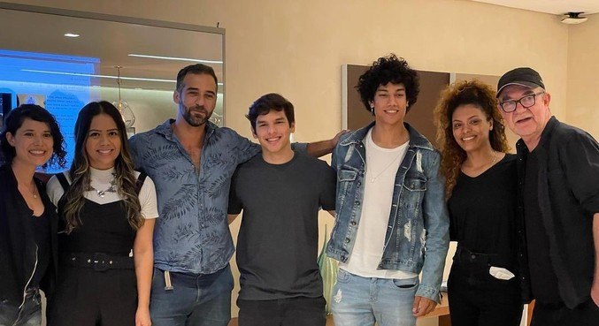 Parte do elenco de Todas as Garotas em Mim já se reuniu no Rio de Janeiro