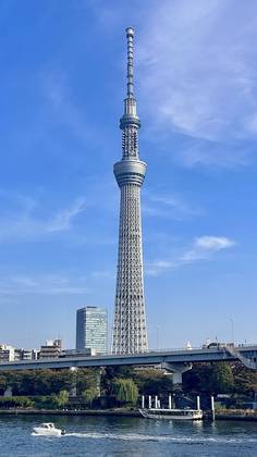 Tokyo Skytree - 634 metros - Japão - Foi concluída em 2012 na capital Tóquio, e se tornou a torre de TV mais alta do mundo naquele ano, recebendo o reconhecimento do Guinness, o livro dos recordes. Sua construção contou com 580 mil operários.