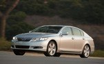 Quando ele quer ser ainda menos notado, Brady dirige seu Lexus GS 450H 2010, avaliado em cerca de R$ 286 mil