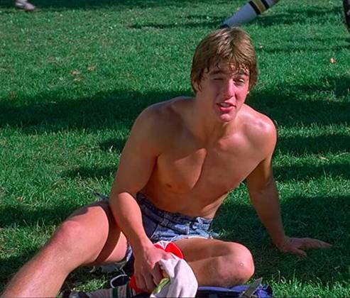 Tom Cruise: Bem antes de explodir com “Top Gun” (1986), Tom Cruise começou sua carreira cinematográfica no romance “Amor Sem Fim”, de 1981.
