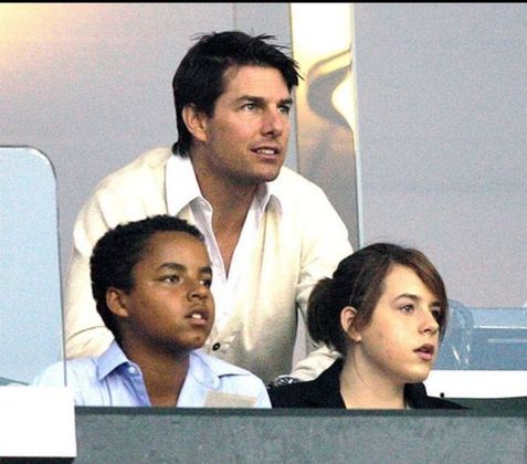 Tom Cruise e Nicole Kidman: Outro casal que se separou, mas que, enquanto estiveram juntos, adotaram dois filhos: Isabella e Connor. Ambos foram criados pelo ator.