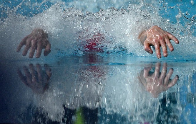 O inglês Tom Dean disputa o segundo lugar e leva a medalha de prata na final masculina de natação medley individual de 200 m, no Sandwell Aquatics Centre, no sexto dia dos Jogos da Commonwealth, em Birmingham, em 3 de agosto