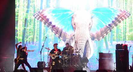 Tom Morello, Extreme e Steve Vai tocam juntos no palco do Best of Blues and Rock