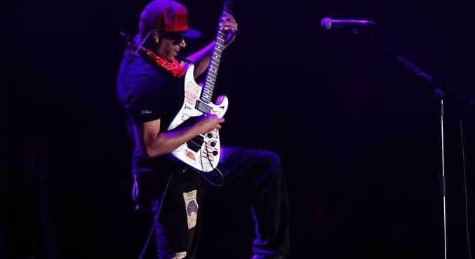 O guitarrista fez uma apresentação bombástica