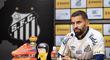 Tomás Rincón foi apresentado oficialmente como reforço do Santos