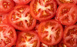 O licopeno presente no tomate atua como cardioprotetor devido à capacidade dele de modular vários eventos importantes, como apoptose ['limpeza' de células danificadas] e inflamação, diz um artigo na revista científica Oxidative Medicine and Cellular Longevity, em 2021