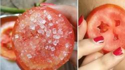Misture tomate com 1 ingrediente que todo mundo tem em casa para ter pele macia e sem marcas
