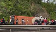 Ônibus tomba e deixa passageiros feridos em Lagoa Santa (MG) 
