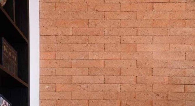 tonel decorativo branco com logo do seriado FRIENDS 