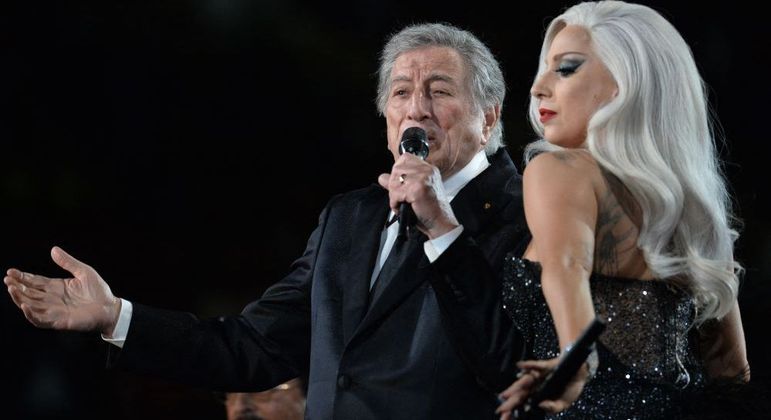 Tony Bennett e Lady Gaga em apresentação na cerimônia de entrega do Grammy, em 2015