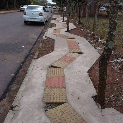 Olhe para o chão