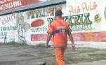 — Que horas tem que bater o ponto, Wander? Tô com fome