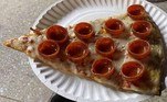 A frutas na pizza acima são meramente frutos da sua imaginação. Não há fruta? Relaxe! Enquanto você tenta compreender essa e outras questões, aproveite o TOP 100 HORA 7 da semana!