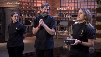 Veja o momento em que a chef Luciana Berry descobre que levou a melhor no desafio final (Reprodução/Record TV)